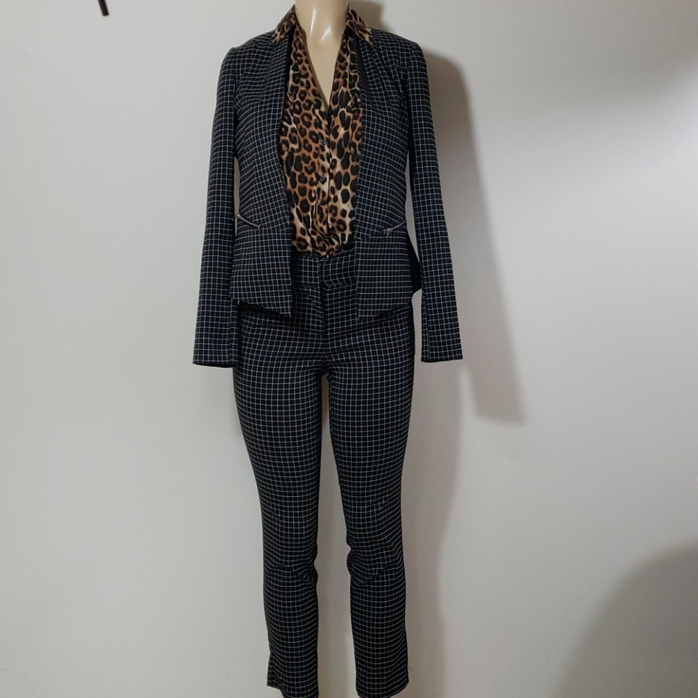 Suit - Picture 8 of 9